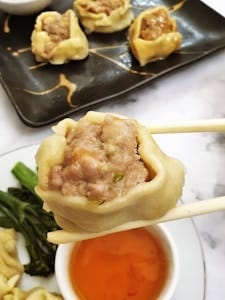 Steamed Dumplings (Dim Sum) (6 Pieces).